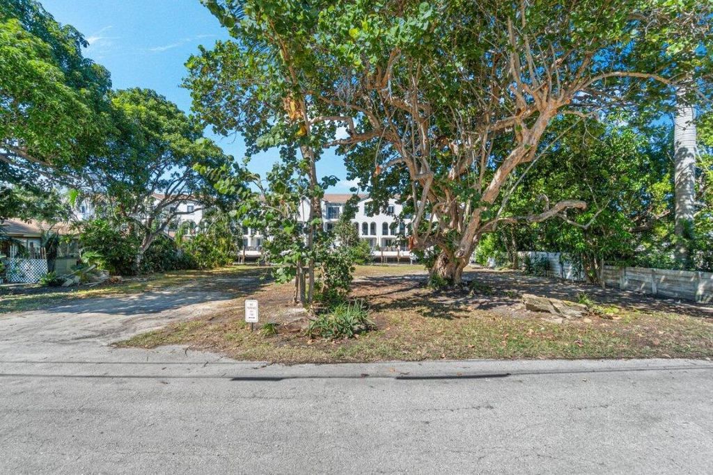 Photo of 818 Chukker Road, Delray Beach, FL 33483 (MLS # R11148923)
