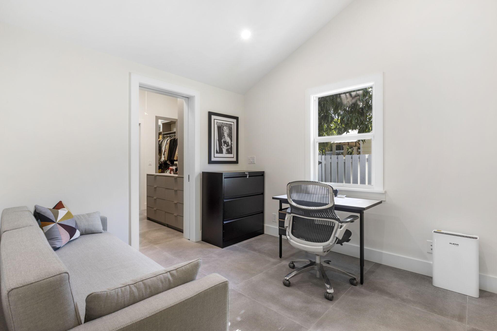 Old School Square Histori - Residential