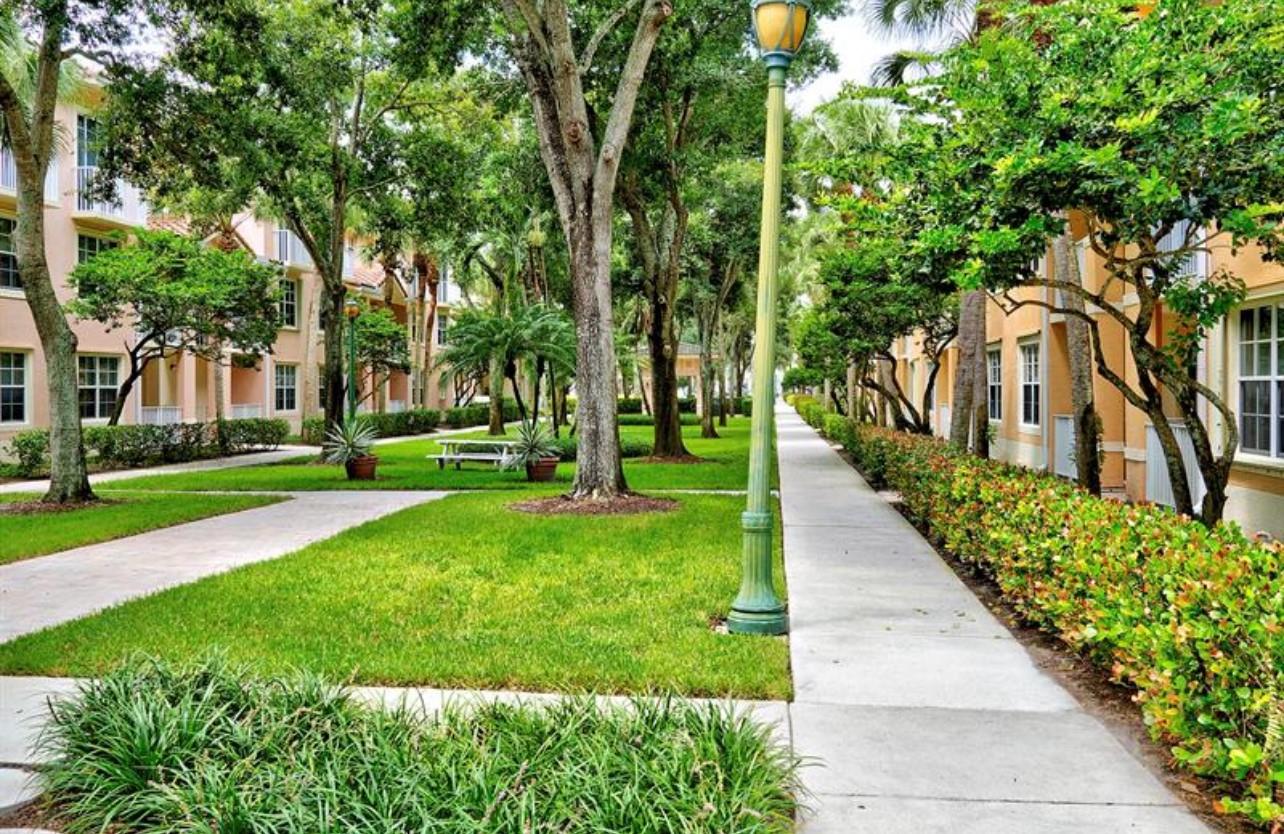 VILLAGE AT ABACOA CONDO - Residential Lease