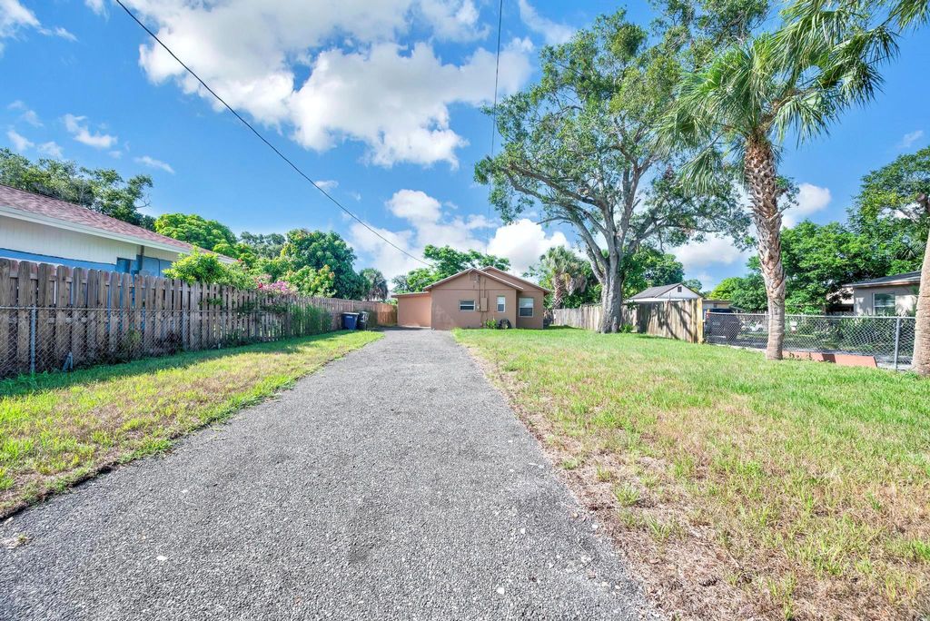 Photo of 1508 Indiana Avenue, Fort Pierce, FL 34950 (MLS # R11107488)