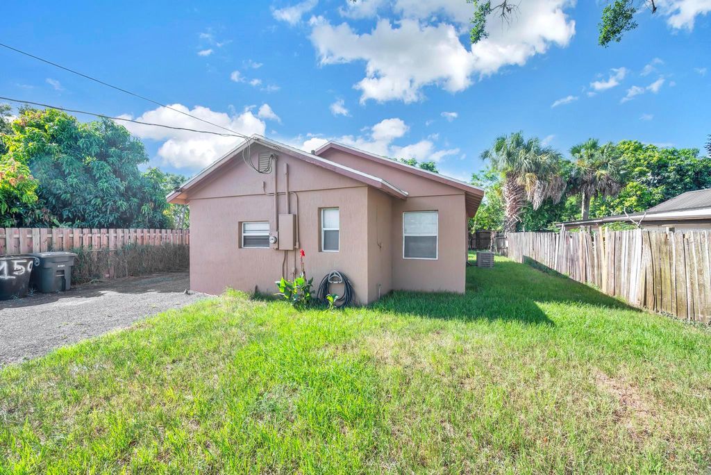 Photo of 1508 Indiana Avenue, Fort Pierce, FL 34950 (MLS # R11107488)