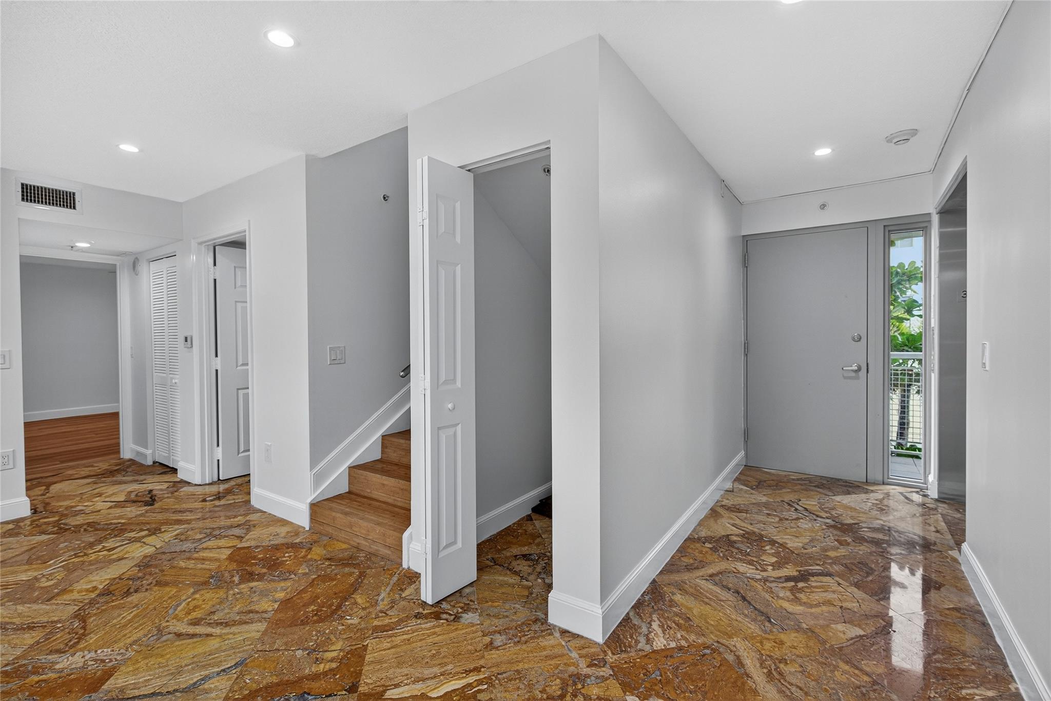 BEVERLY HEIGHTS - Residential Lease