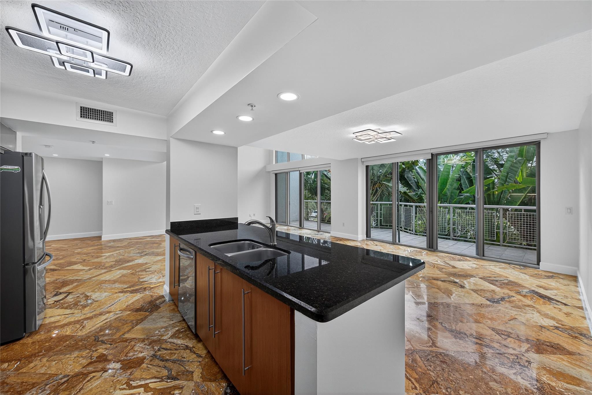 BEVERLY HEIGHTS - Residential Lease