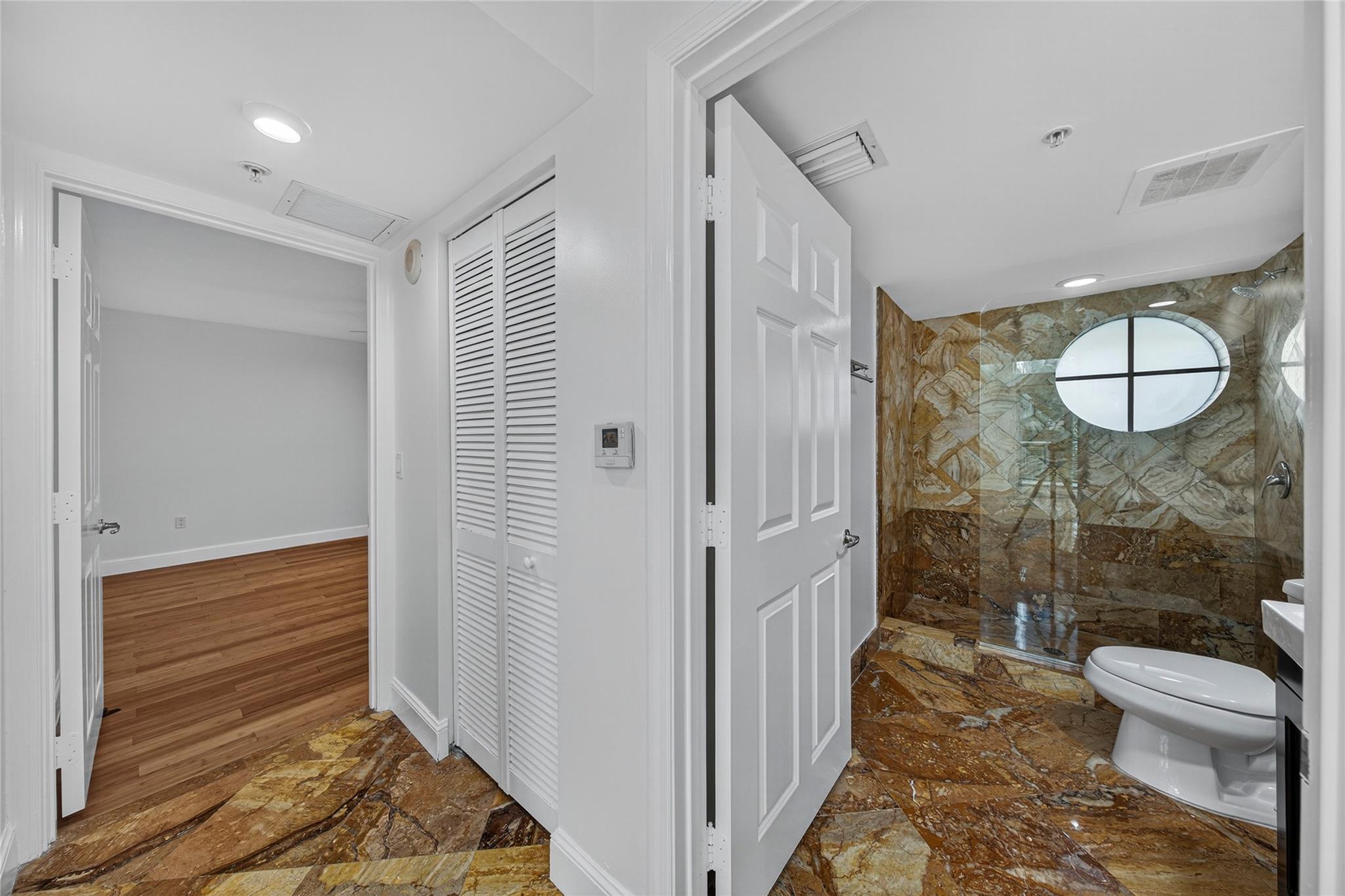 BEVERLY HEIGHTS - Residential Lease