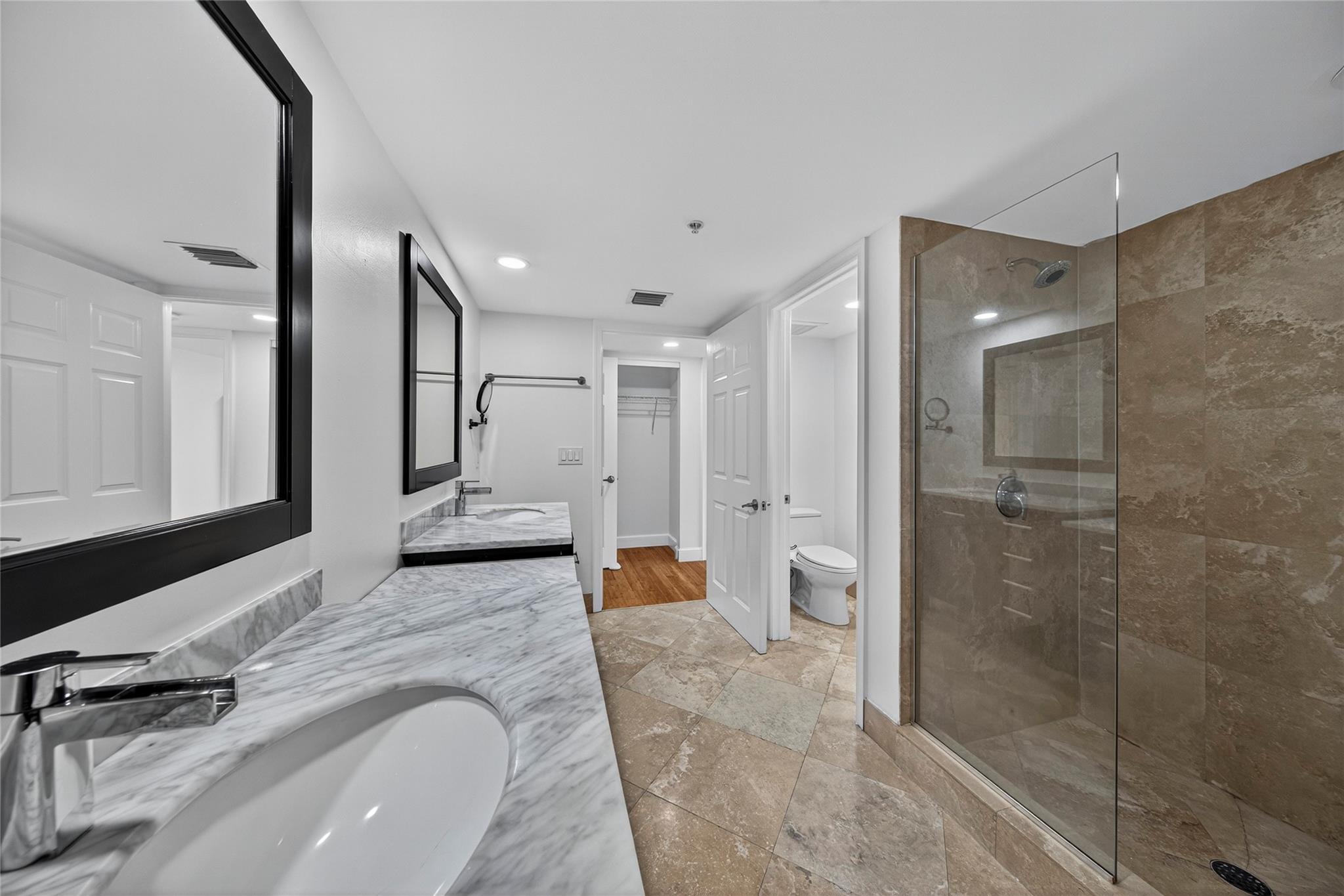 BEVERLY HEIGHTS - Residential Lease