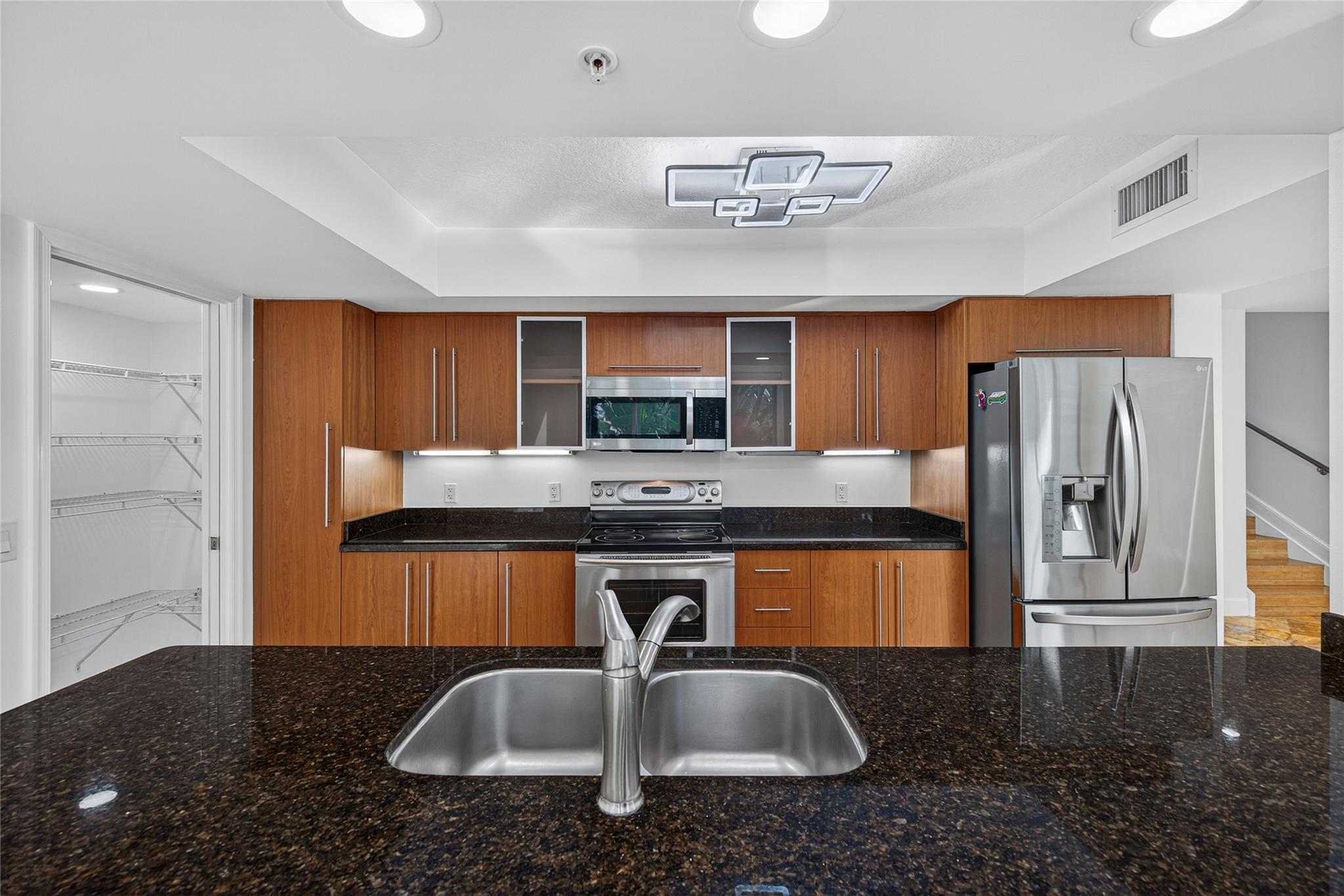 BEVERLY HEIGHTS - Residential Lease