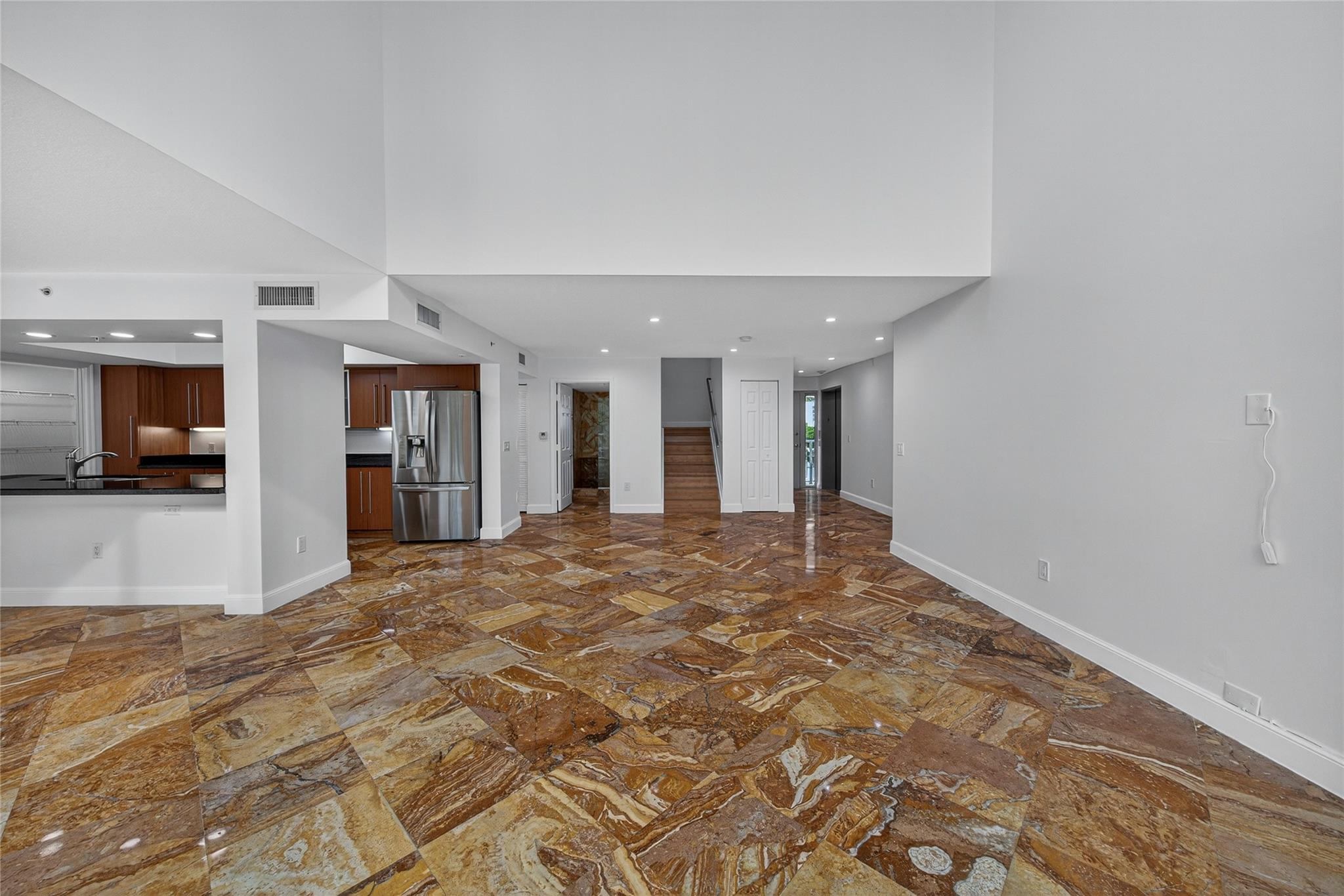 BEVERLY HEIGHTS - Residential Lease