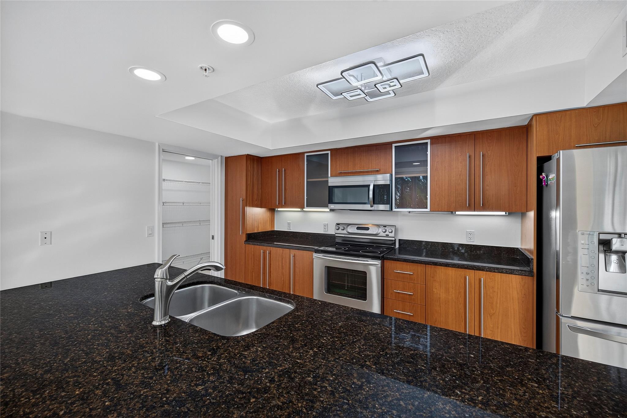 BEVERLY HEIGHTS - Residential Lease