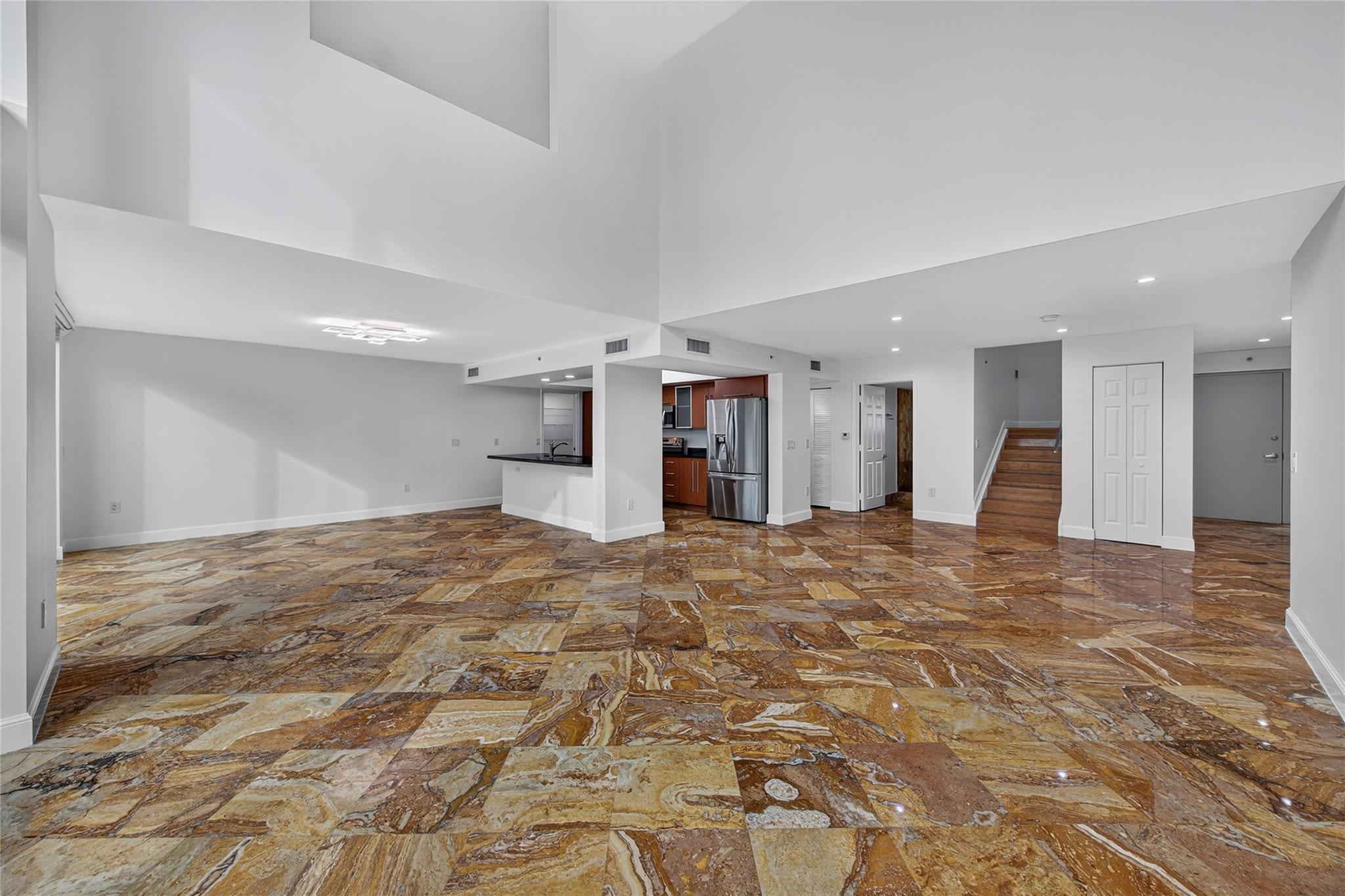 BEVERLY HEIGHTS - Residential Lease