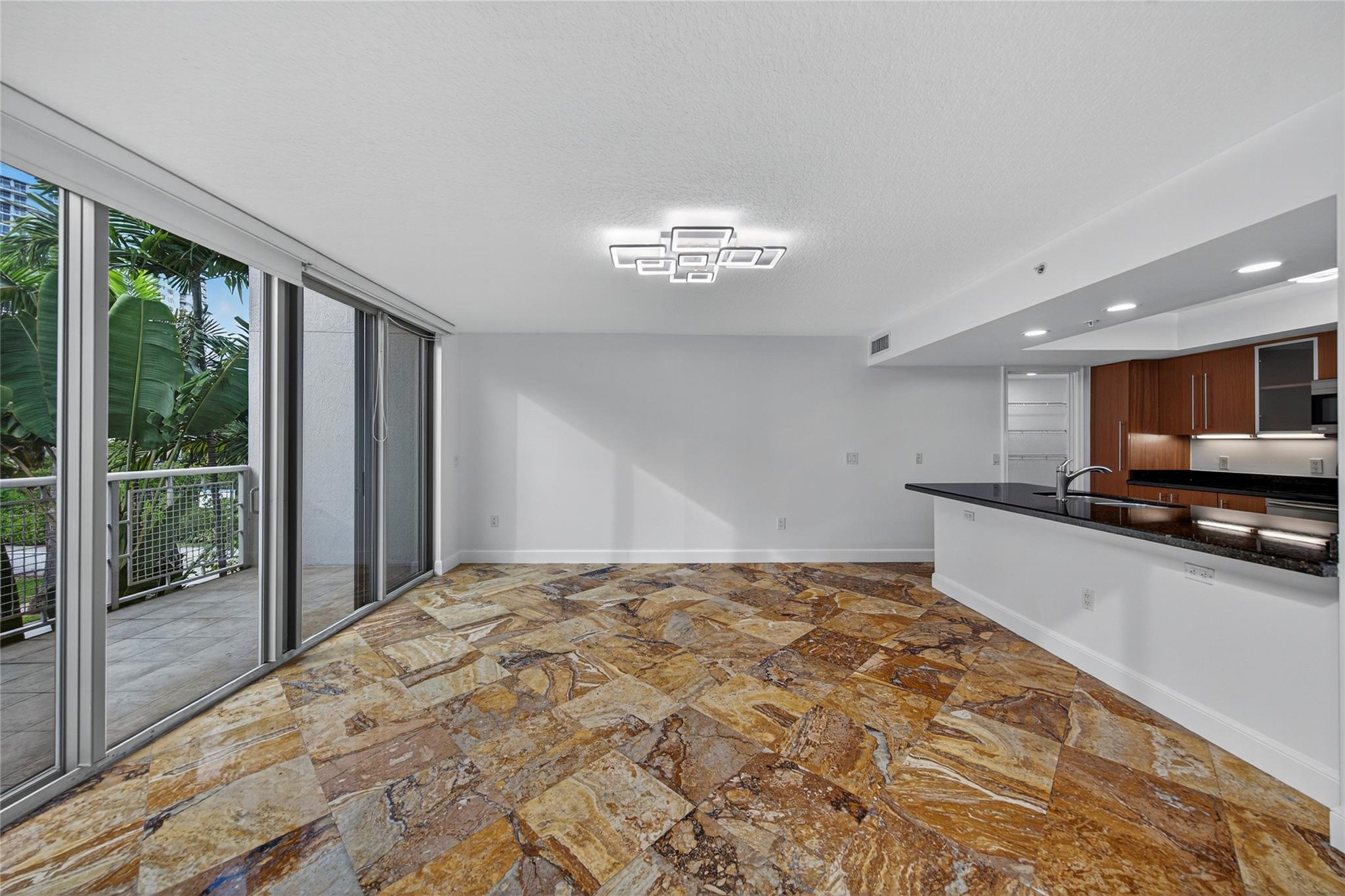 BEVERLY HEIGHTS - Residential Lease