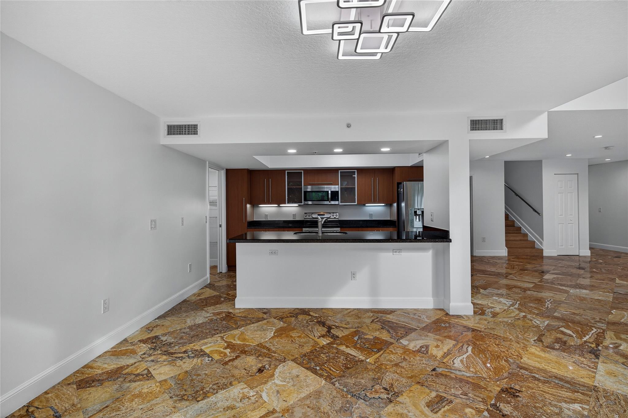 BEVERLY HEIGHTS - Residential Lease