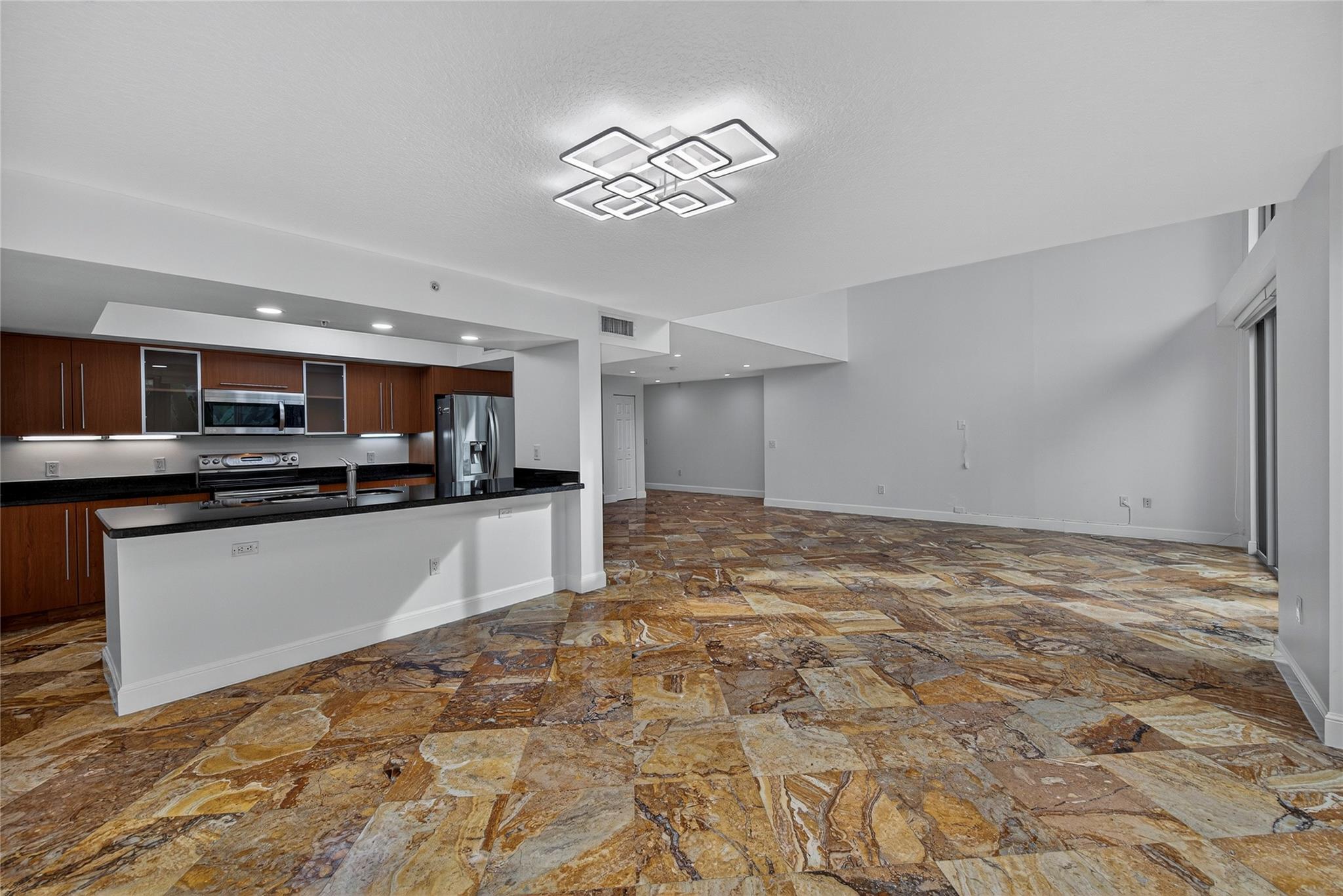 BEVERLY HEIGHTS - Residential Lease