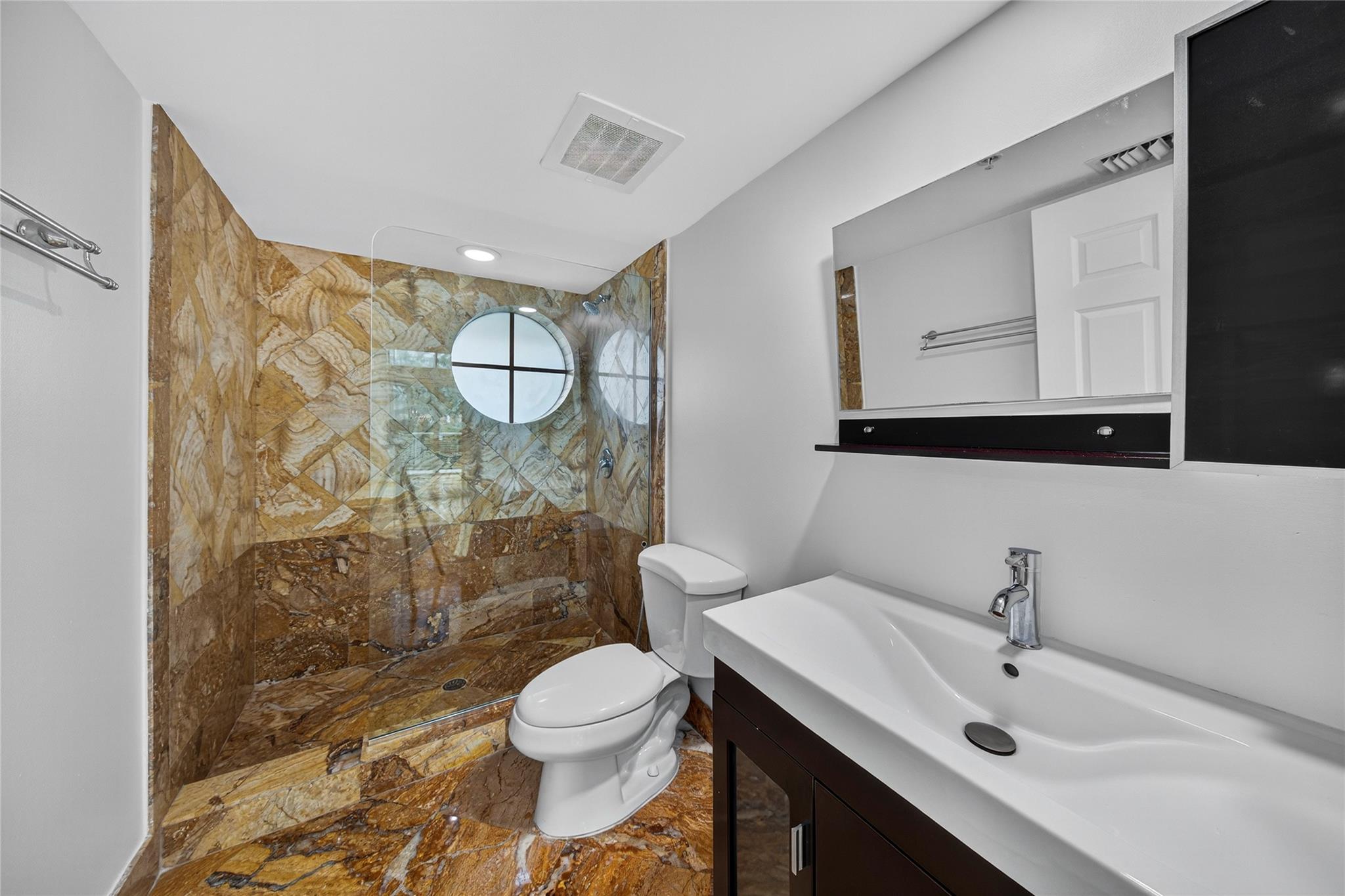 BEVERLY HEIGHTS - Residential Lease