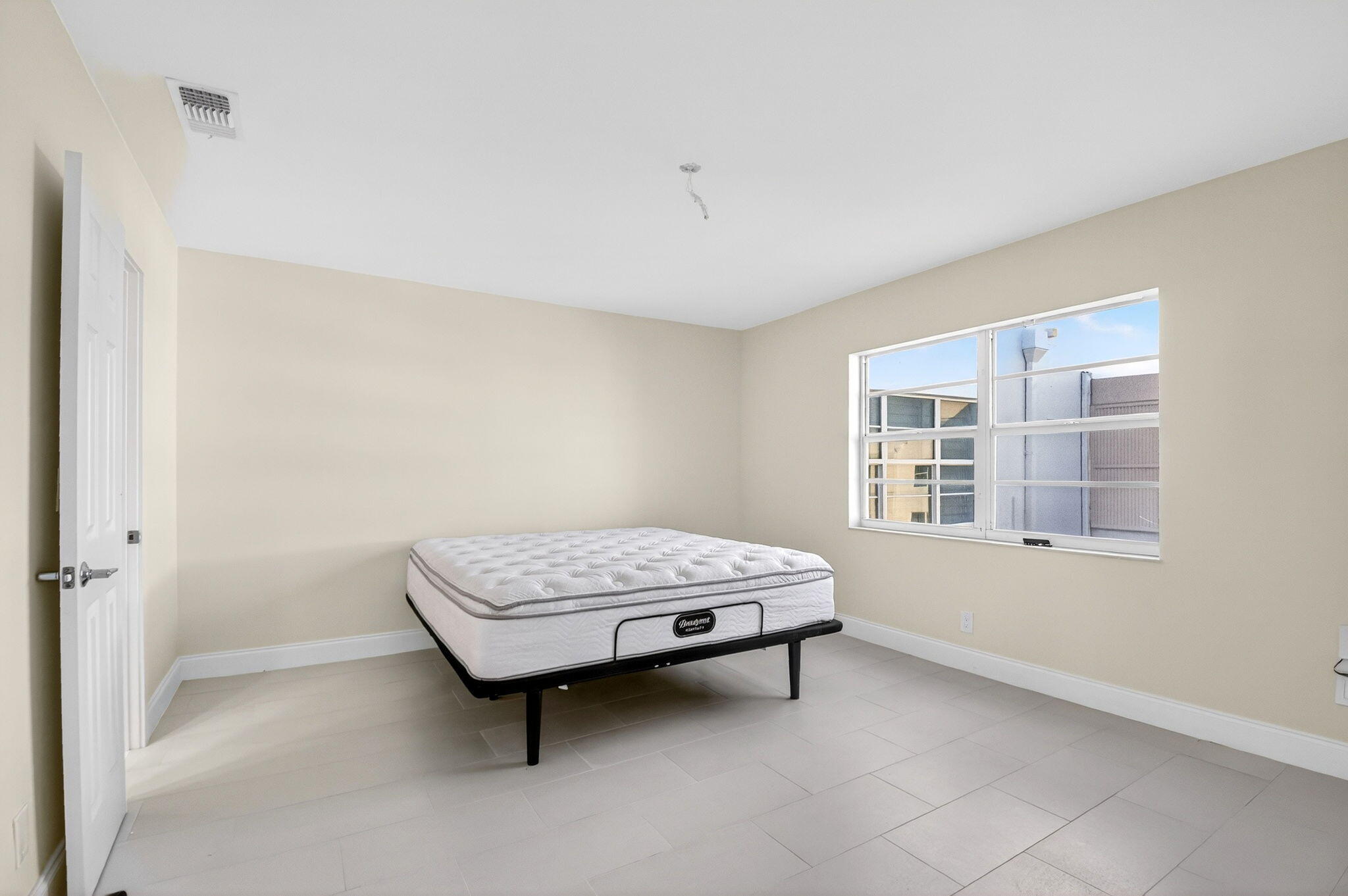CARLTON HOUSE CONDO - Residential