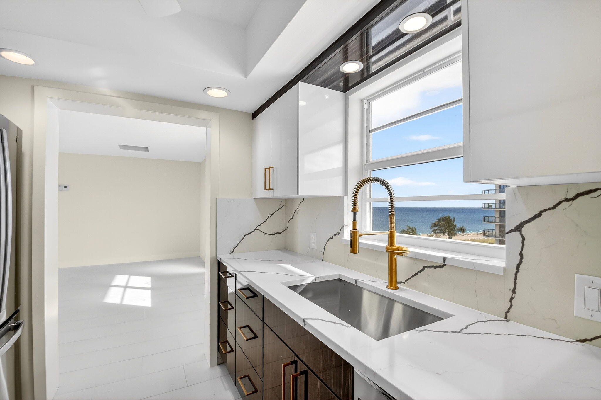 CARLTON HOUSE CONDO - Residential