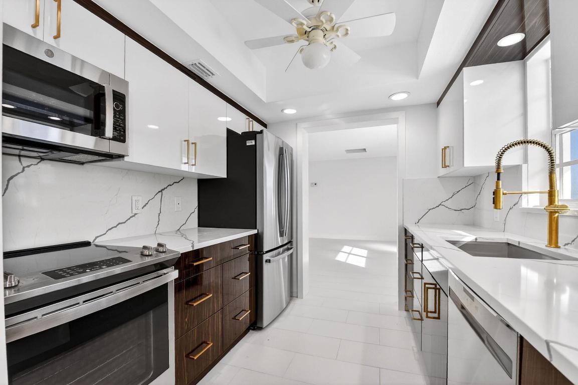 CARLTON HOUSE CONDO - Residential