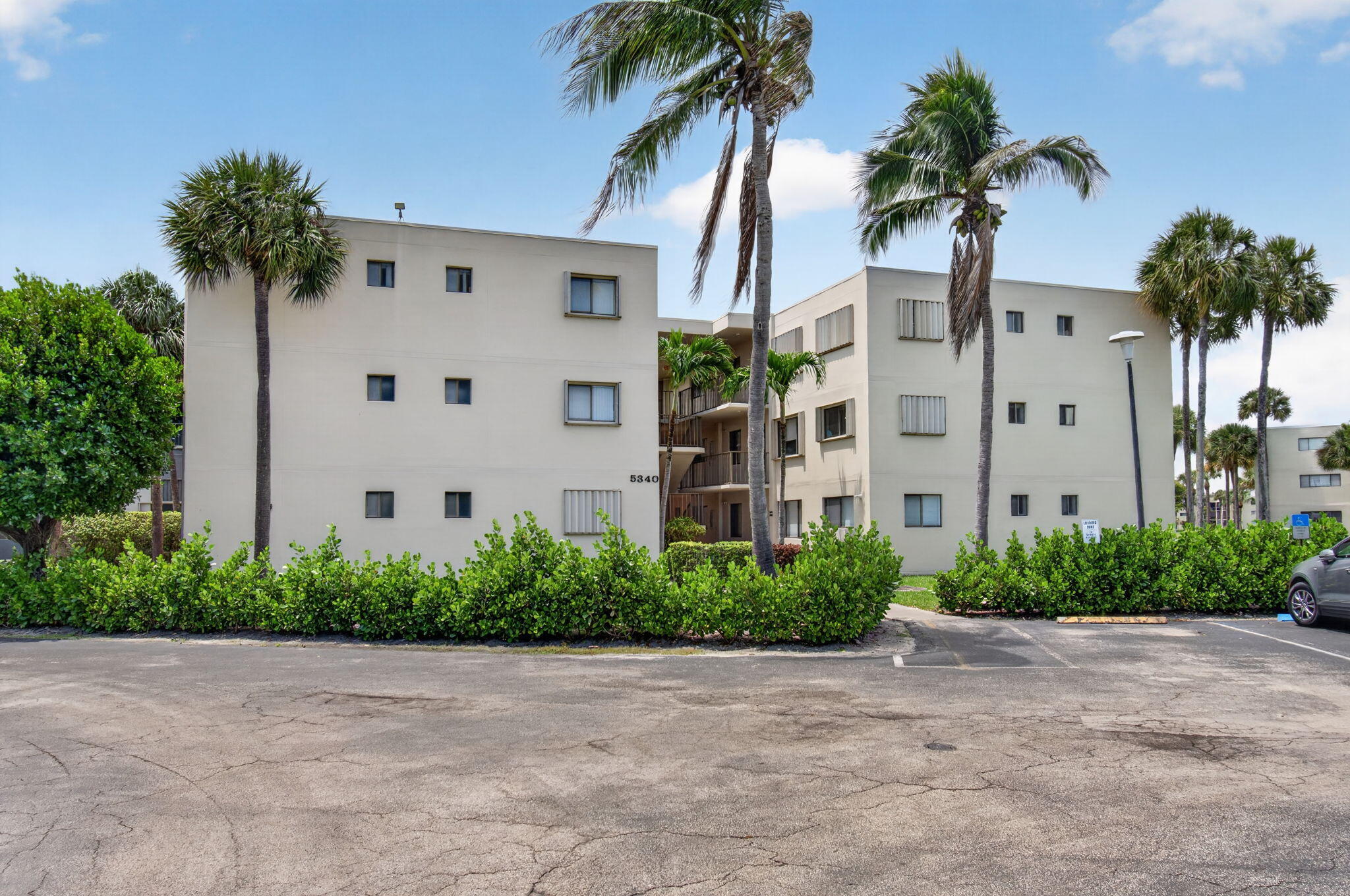 5340 Las Verdes Cr Las Verdes Circle 109