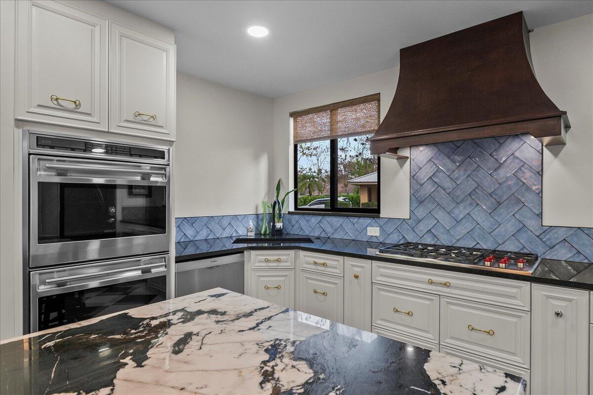 SUGAR POND MANOR OF WELLINGTON - Residential