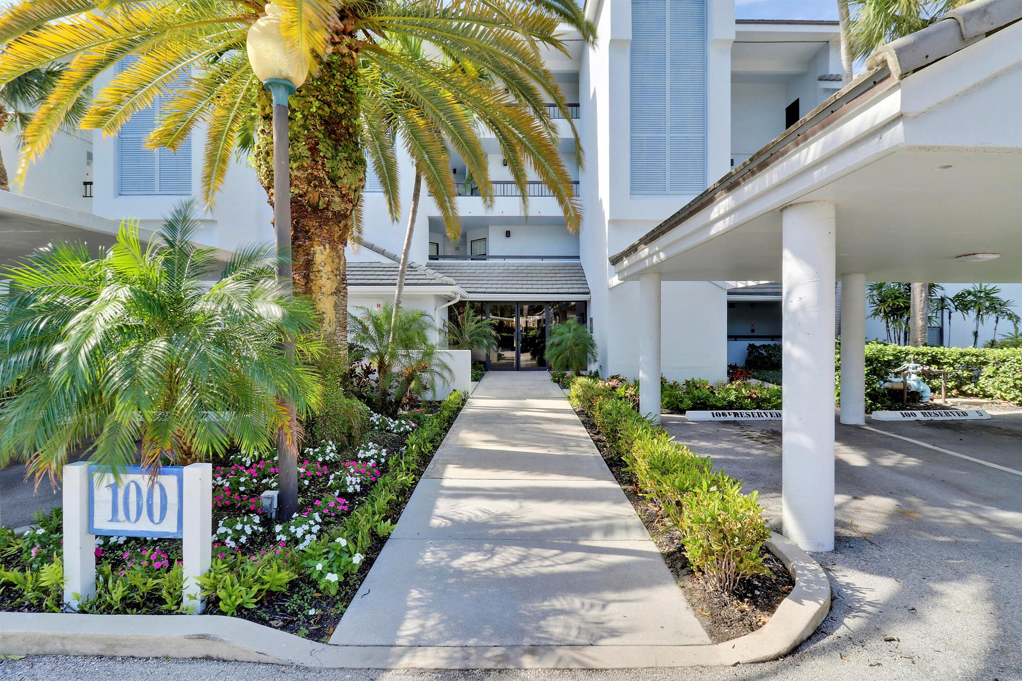 144 Bay Colony Drive N