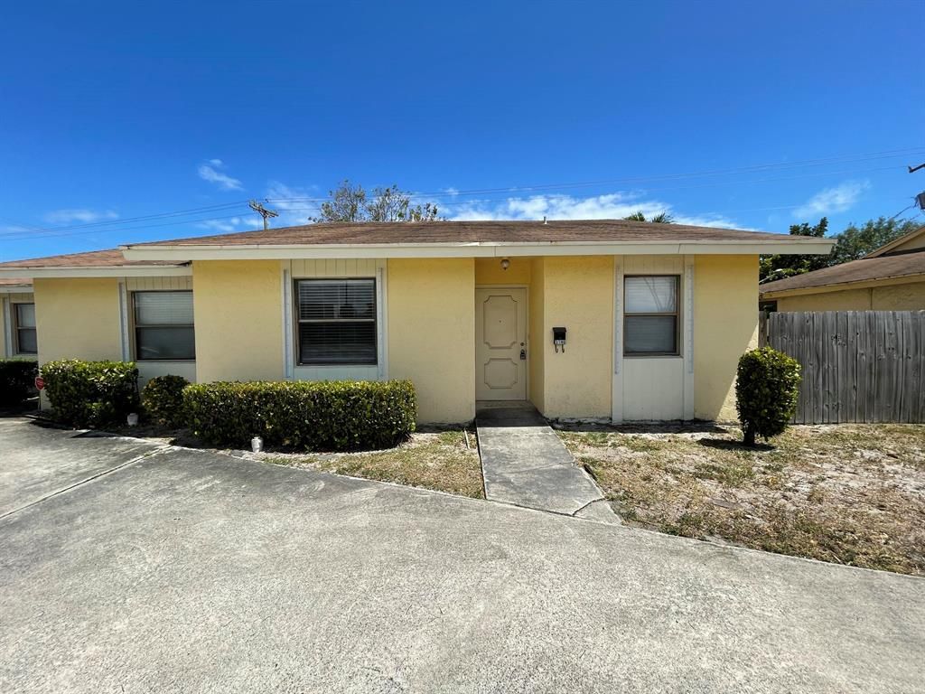 Photo of 3146 N Dixie Highway, Boca Raton, FL 33431 (MLS # R10712511)