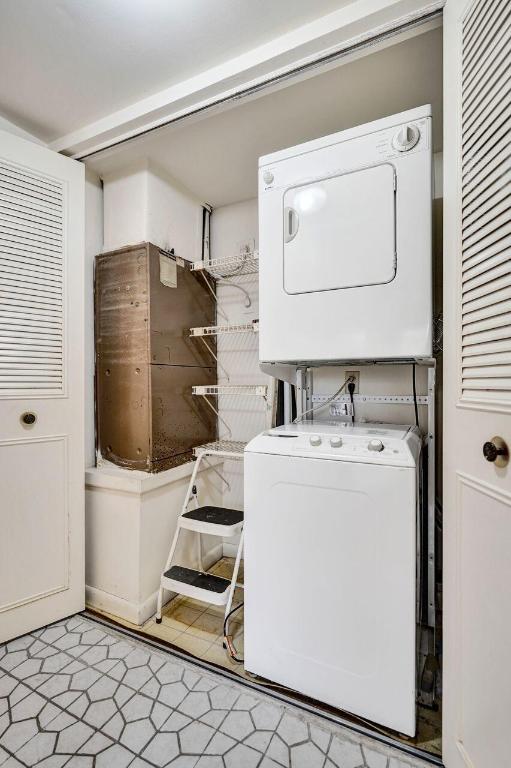 COVERED BRIDGE CONDO - Residential