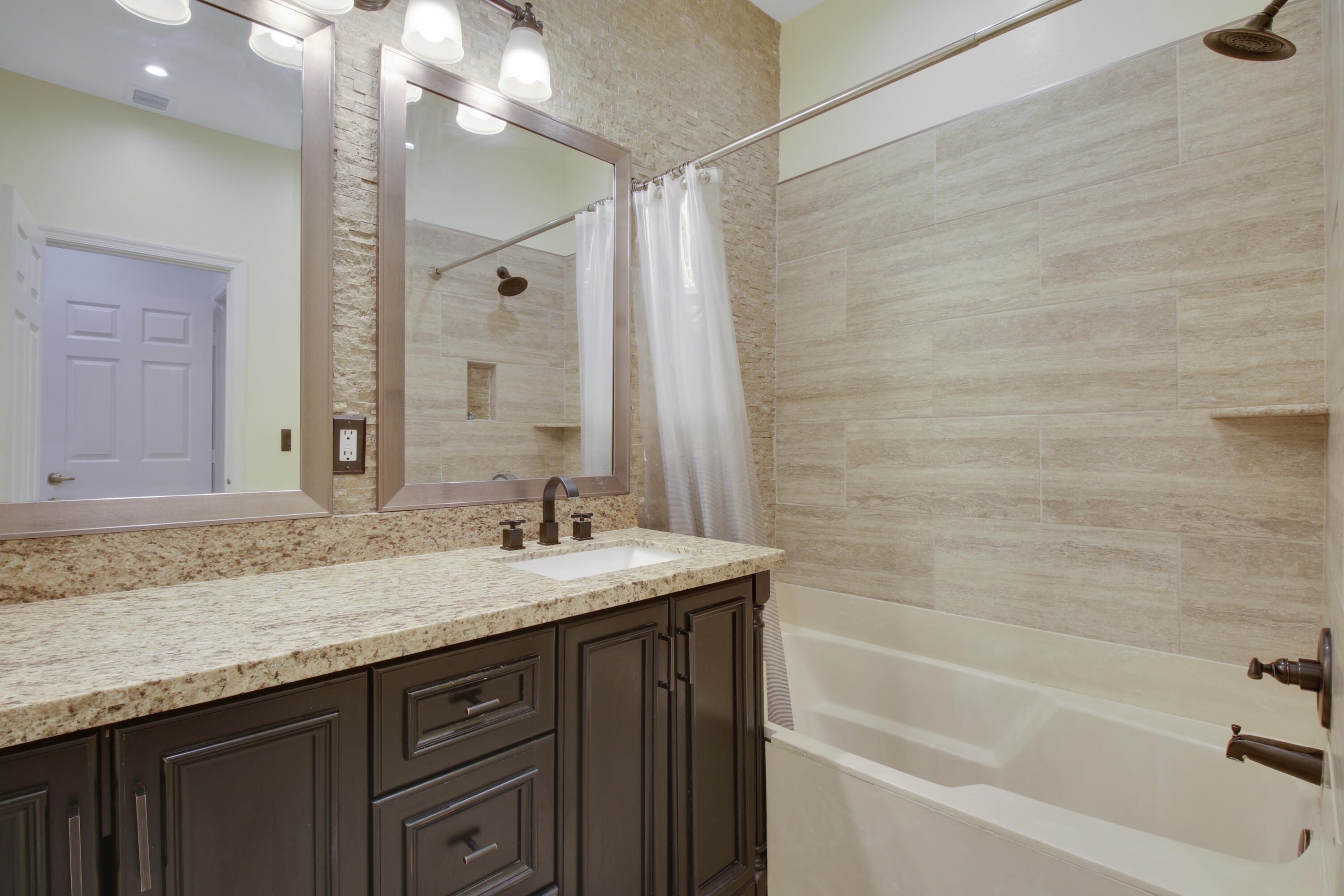 ROSEMONT CONDO - Residential Lease