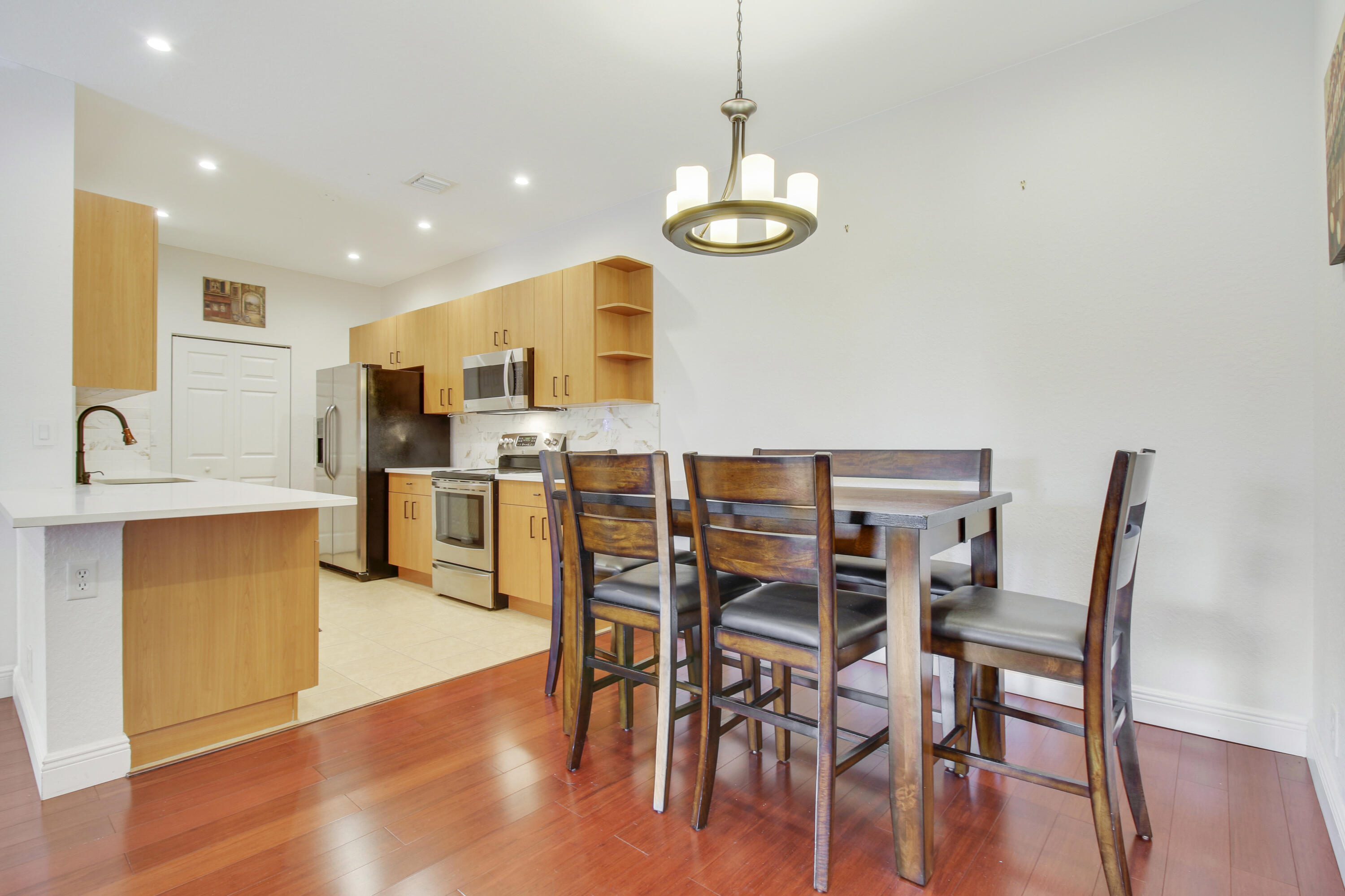 ROSEMONT CONDO - Residential Lease