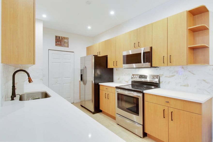 Welcome home! This 2/2 ultra modern condo is ready for you. With gorgeous mahogany flooring throughout the living space, a modern kitchen with brand new appliances, brand new washer/dryer, tons of storage and large bedrooms with an updated primary ensuite, this condo is move-in ready.