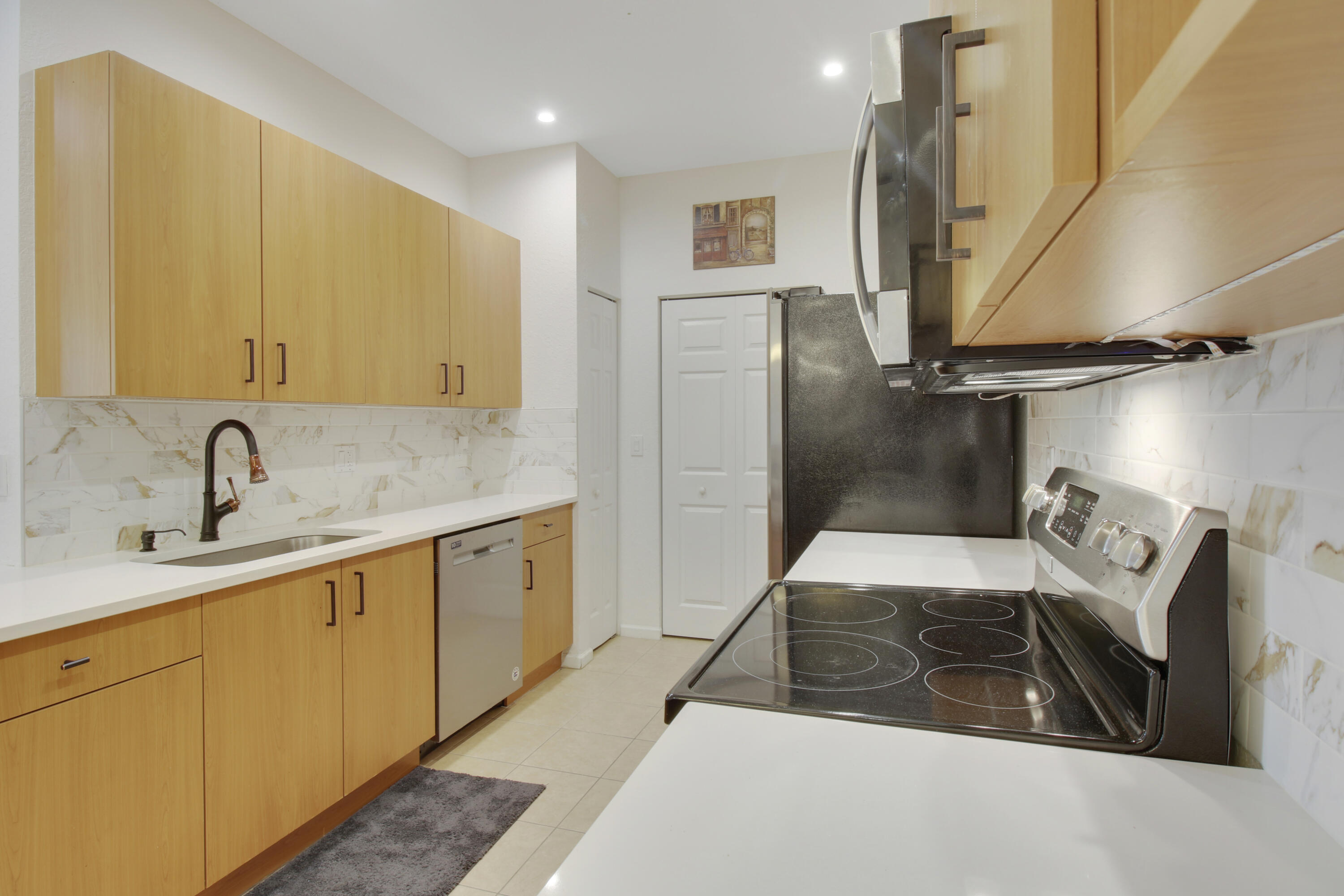 ROSEMONT CONDO - Residential Lease