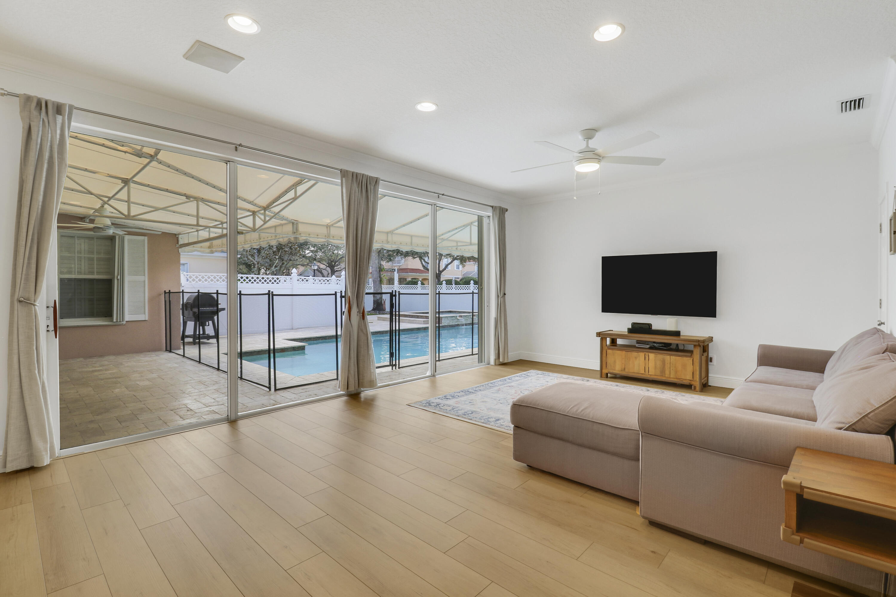 CAMBRIDGE AT ABACOA - Residential