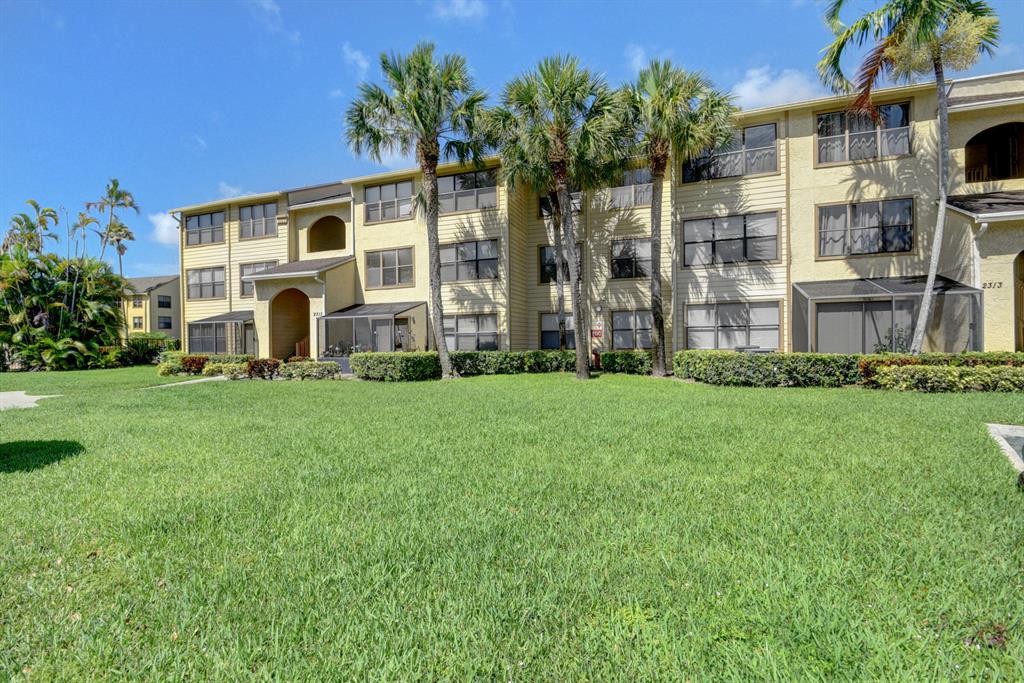 Abundantly Charming and Updated Condo with Lake Views! Nestled in the amenity-rich and desirable gated community of Boynton Landings, this 1BR/1BA, 887sqft home welcomes with an open floorplan, durable tile flooring, a neutral color scheme, vaulted ceilings, a spacious living room, and an upgraded kitchen featuring new white shaker cabinetry and new quartz countertops. Marvelously designed, the sizeable bedroom has a large closet, a ceiling fan, and faux wood flooring, while the full bathroom includes a storage vanity and a shower/tub combo. Other features: available parking, in-unit W/D, bonus den/office, community swimming pool, gym, basketball court, and BBQ area, only 5-minutes from the beach, near shopping, restaurants, Boynton Beach Mall, and schools, and so much more! Come See Now!