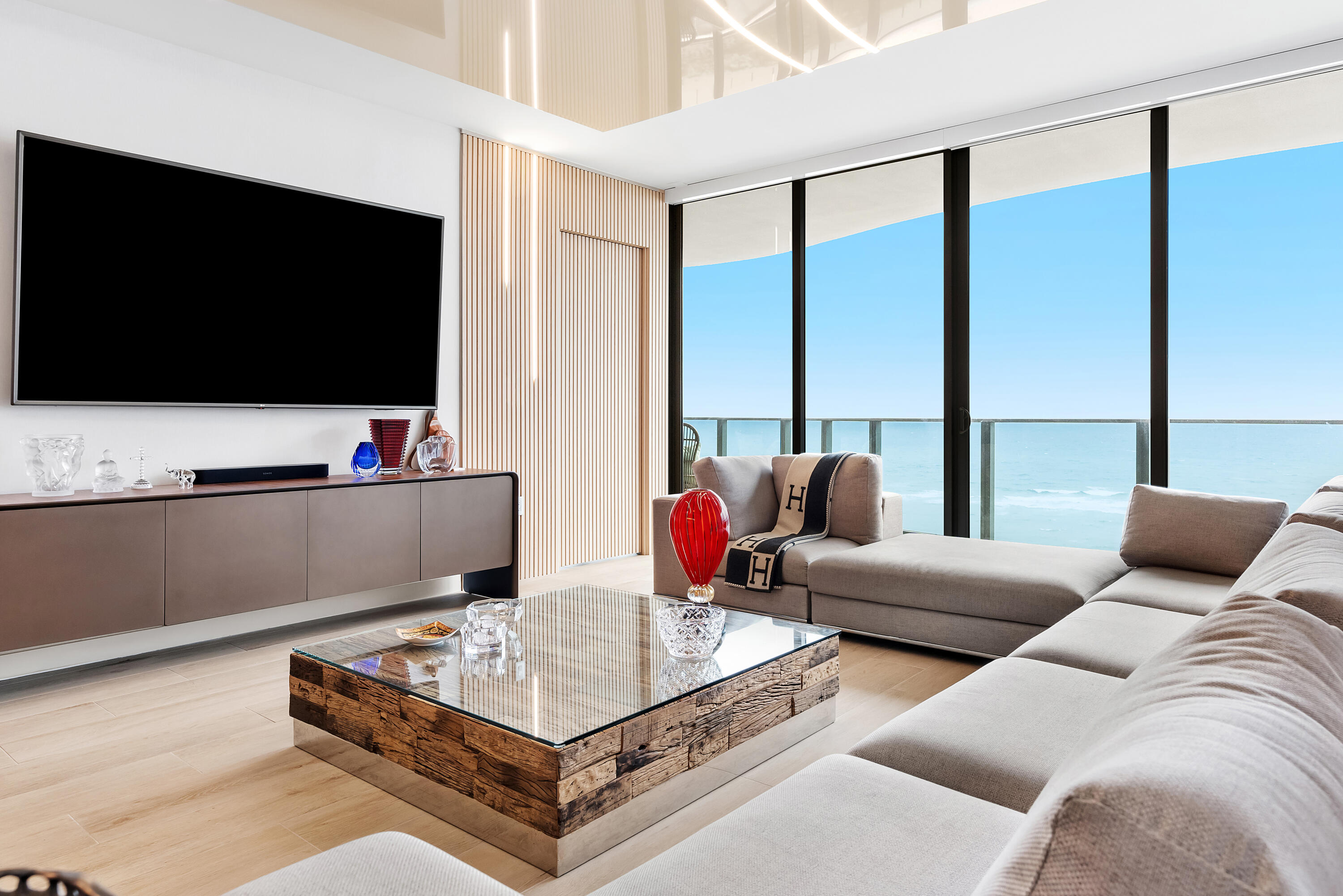 900 N Ocean Boulevard 902