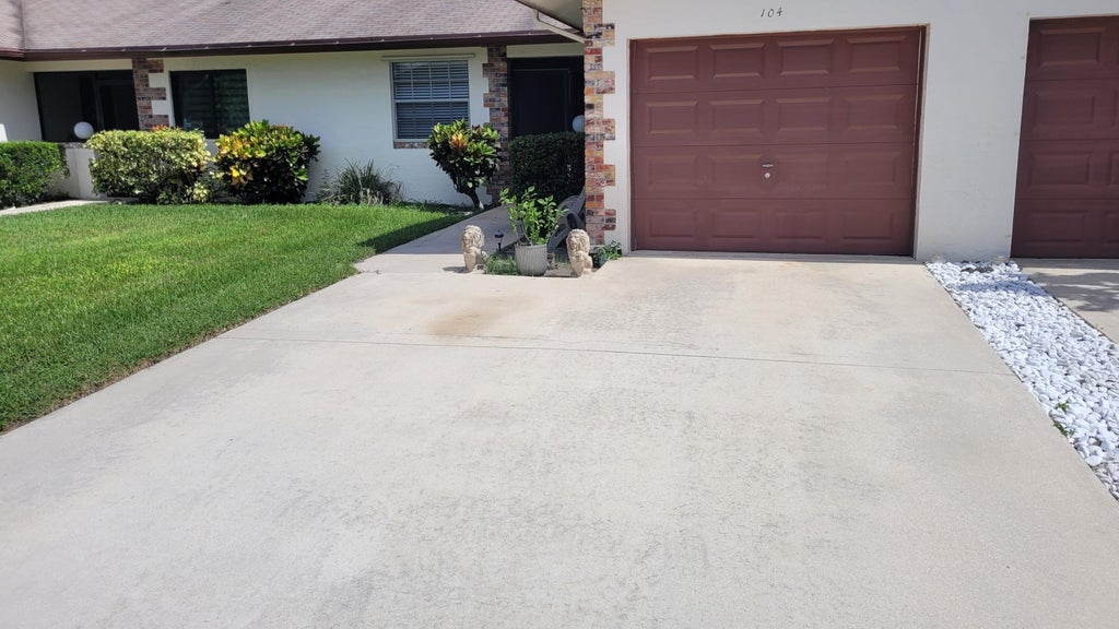 Photo of 104 Moccasin Trail S, Jupiter, FL 33458 (MLS # R11114595)