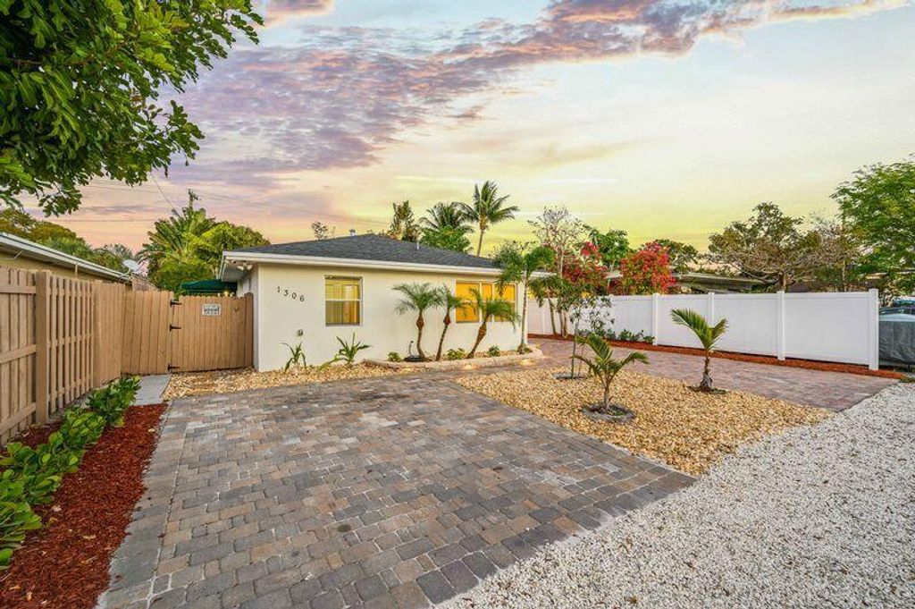 Photo of 1306 NE 14th Avenue #1-2, Fort Lauderdale, FL 33304 (MLS # B26027478)