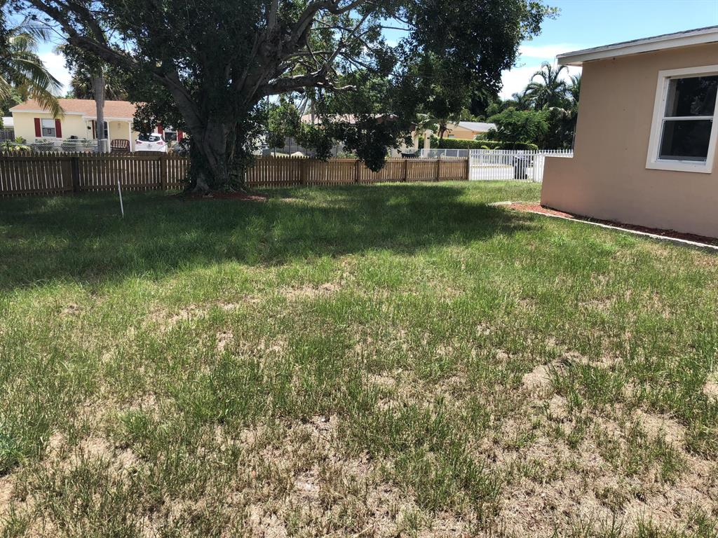 WHISPERING PALMS 3 - Residential Lease