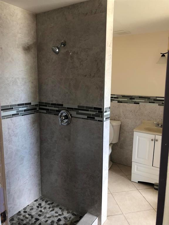 WHISPERING PALMS 3 - Residential Lease