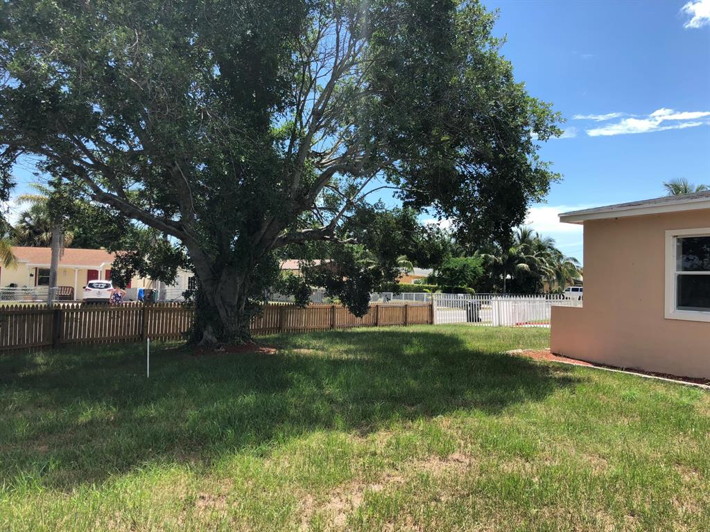 WHISPERING PALMS 3 - Residential Lease