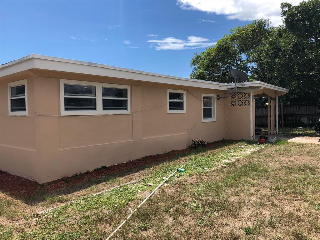 WHISPERING PALMS 3 - Residential Lease