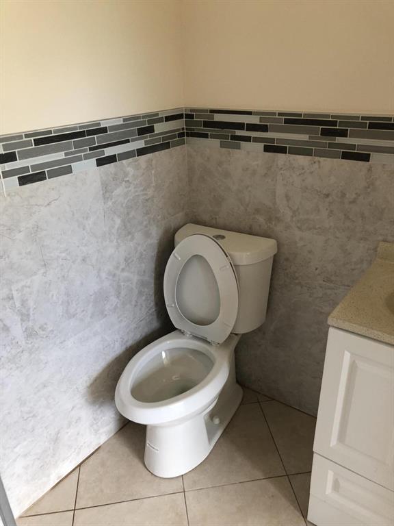 WHISPERING PALMS 3 - Residential Lease