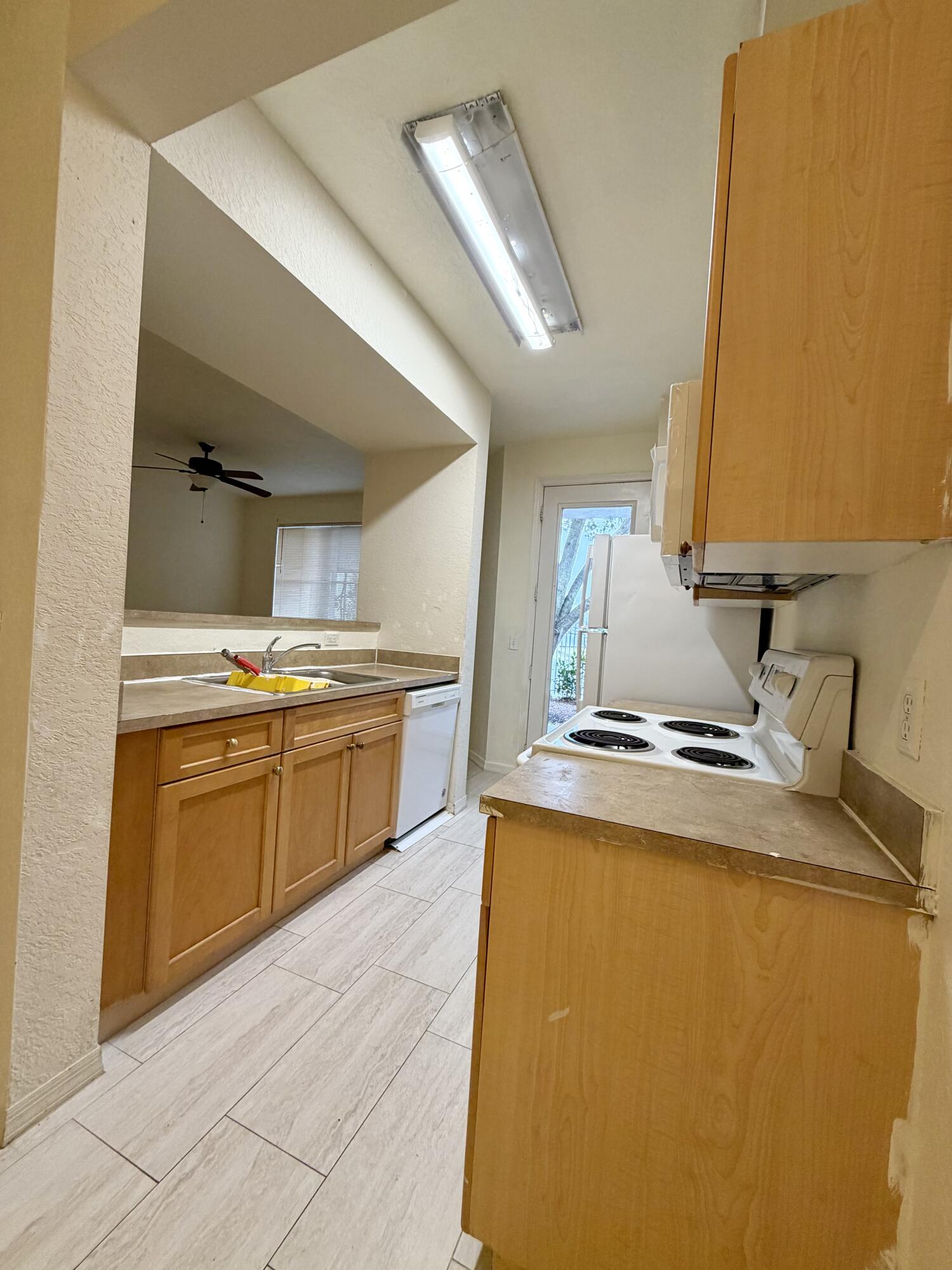 RESIDENCES AT LEGACY PLACE CONDO - Residential Lease