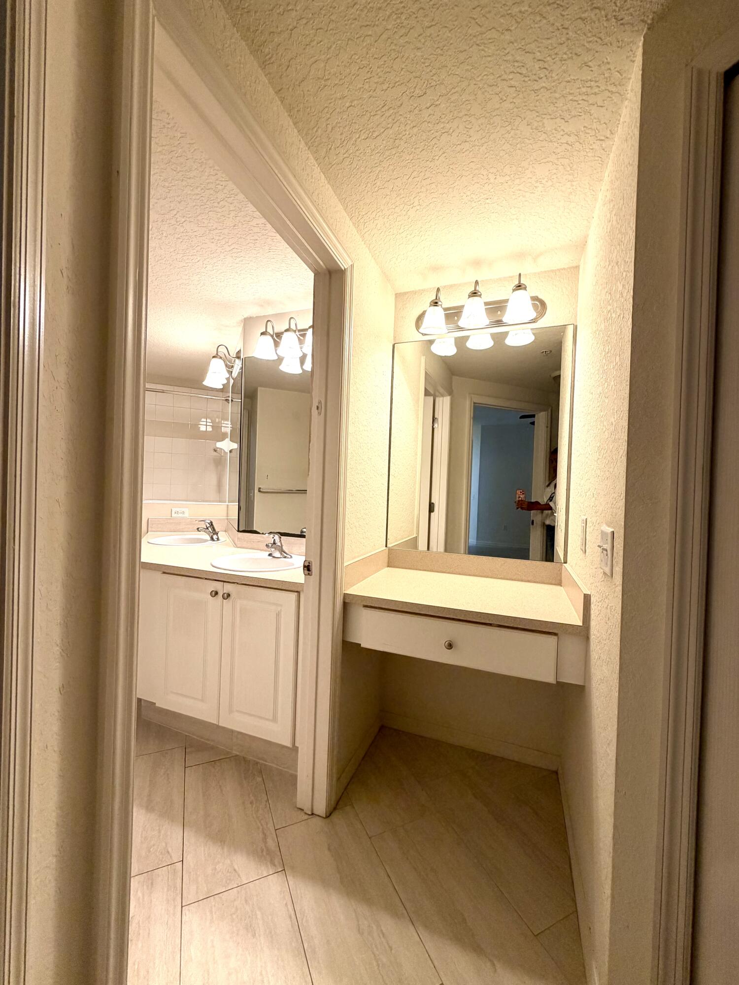 RESIDENCES AT LEGACY PLACE CONDO - Residential Lease