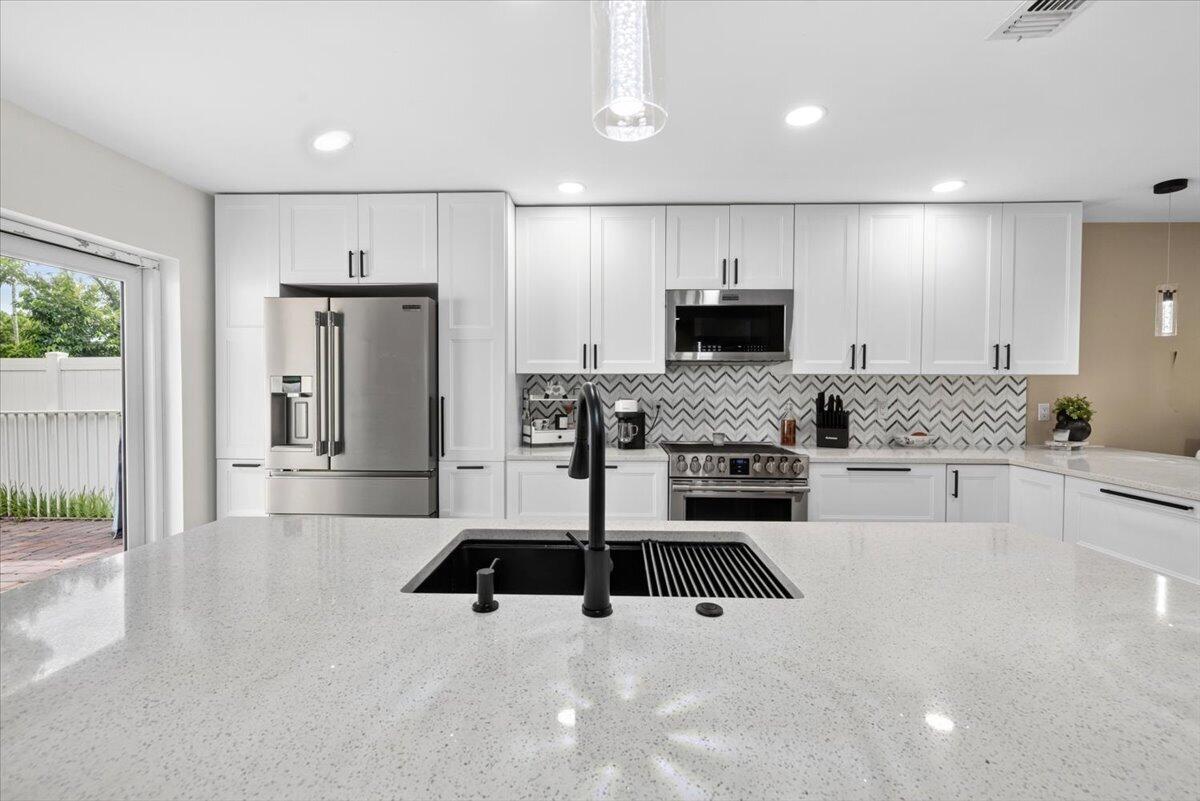 3367 COMMODORE Court, West Palm Beach FL 33411