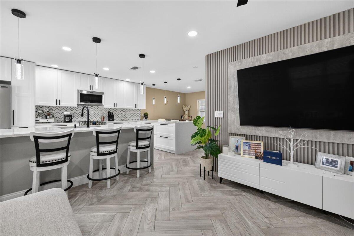 3367 COMMODORE Court