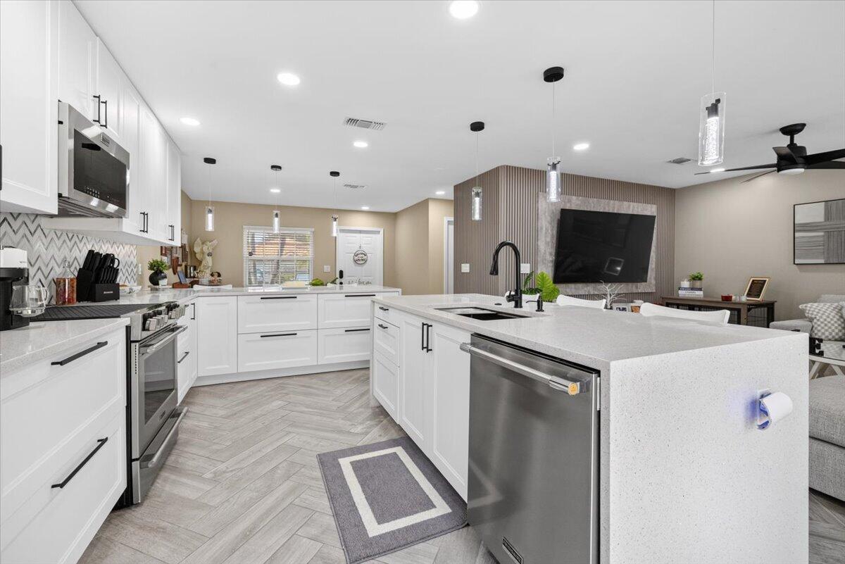 3367 COMMODORE Court