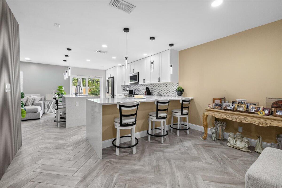 3367 COMMODORE Court