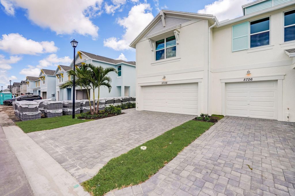 Photo of 5728 SE Edgewater Circle, Stuart, FL 34997 (MLS # R10986109)