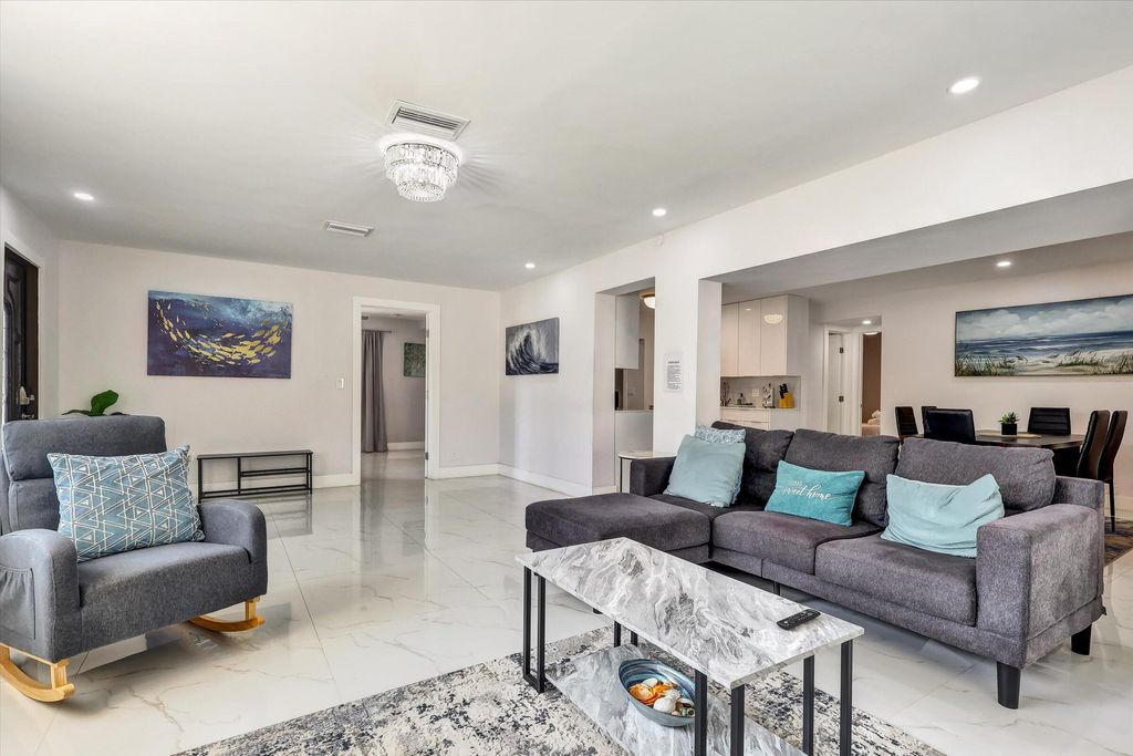 Photo of 255 Glouchester Street, Boca Raton, FL 33487 (MLS # R11151510)