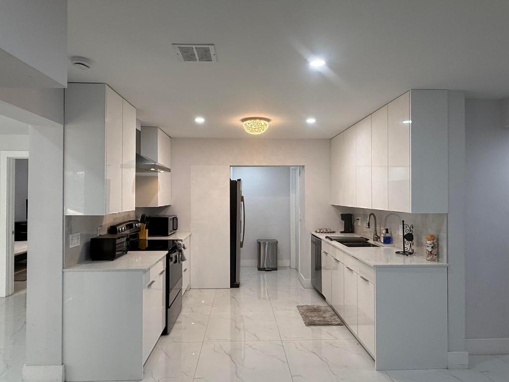 DELRAY MNR - Residential Lease