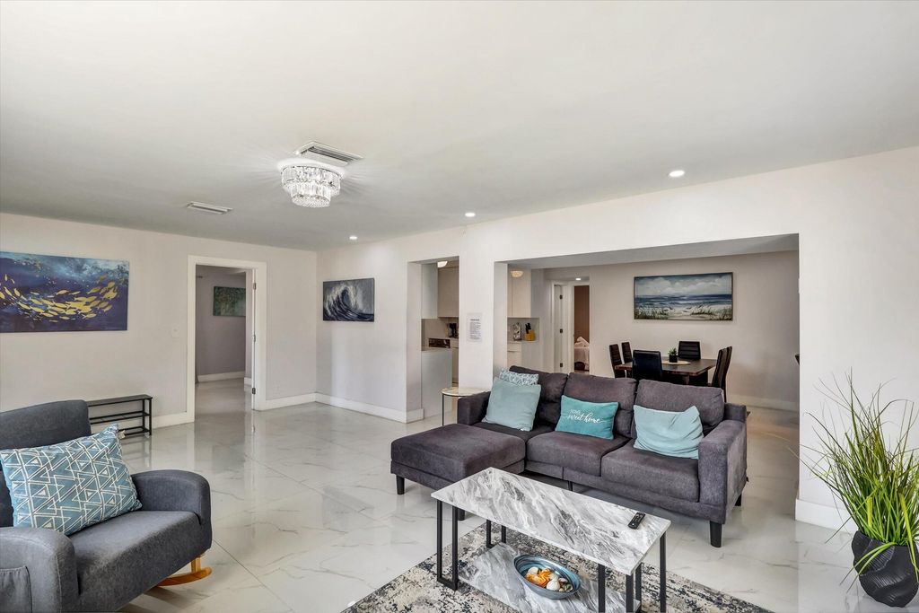 Photo of 255 Glouchester Street, Boca Raton, FL 33487 (MLS # R11151510)