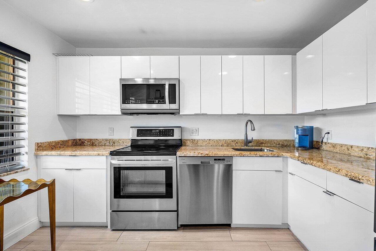 GREENS OF BOCA LAGO CONDO - Residential
